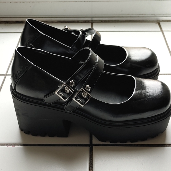 Call it spring platform heels - Picture 2 of 3